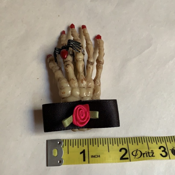 Skeleton hair clip with bow & black widow barrette - Picture 11 of 14